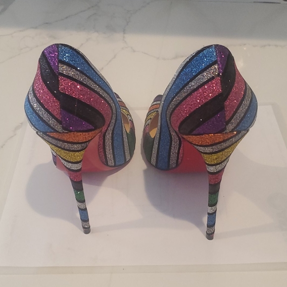 SOLD SOLD SOLD ON MERCARI - Picture 4 of 8